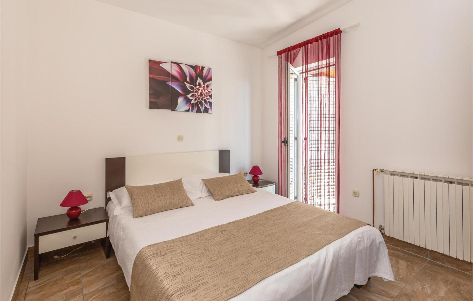 2 Bedroom Cozy Apartment In Makarská Exteriér fotografie