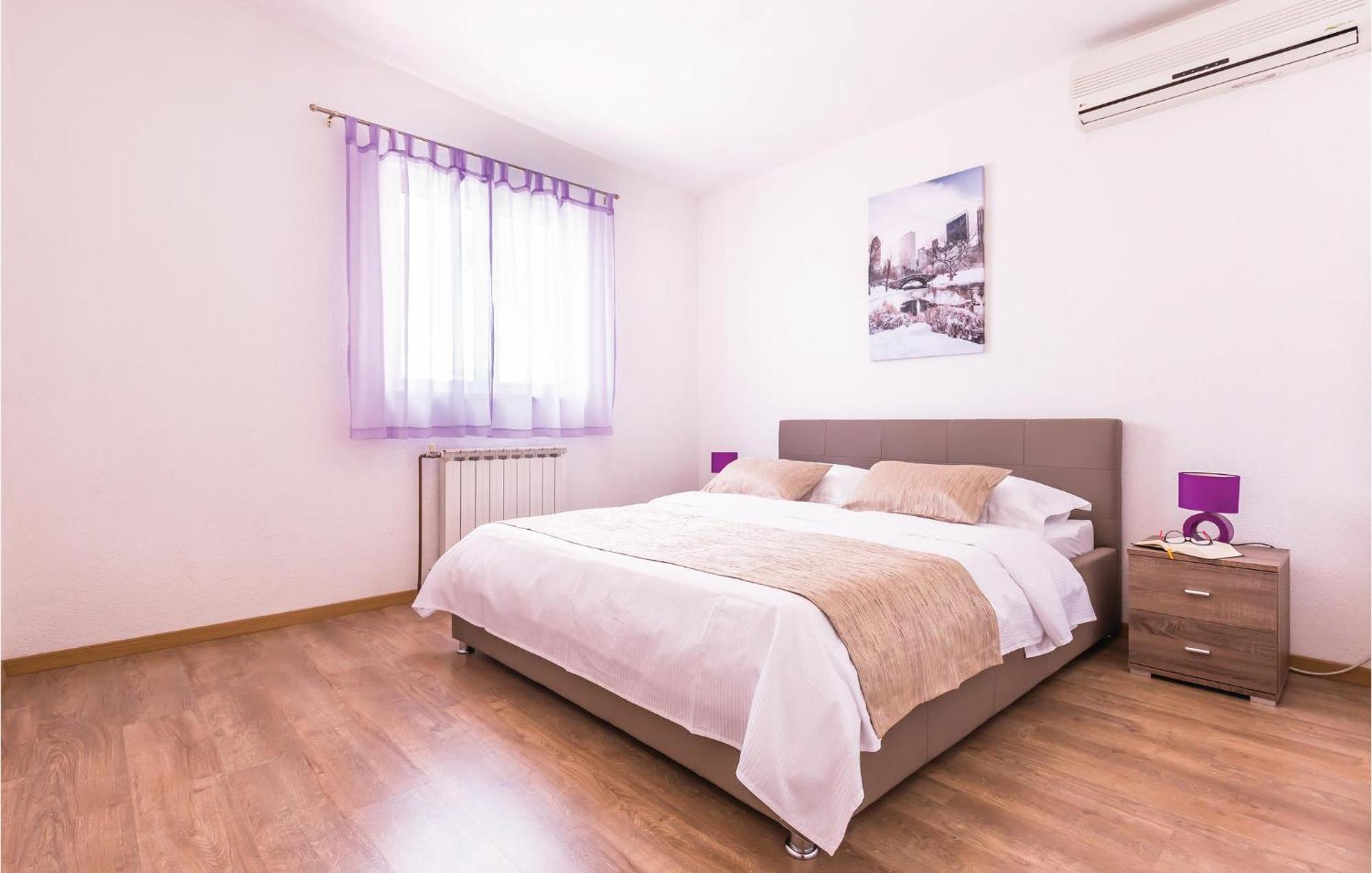2 Bedroom Cozy Apartment In Makarská Exteriér fotografie