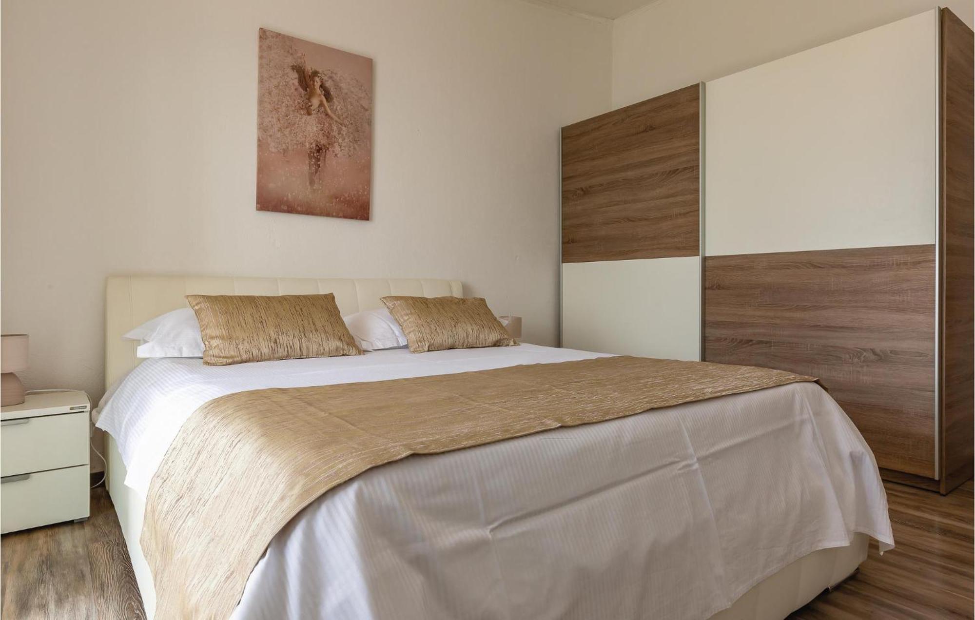 2 Bedroom Cozy Apartment In Makarská Exteriér fotografie