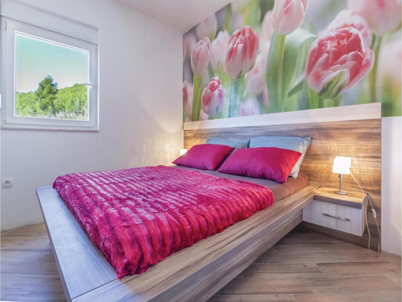 2 Bedroom Cozy Apartment In Makarská Exteriér fotografie