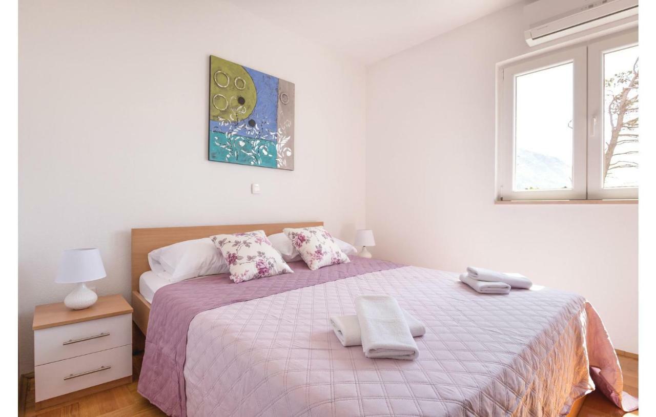 2 Bedroom Cozy Apartment In Makarská Exteriér fotografie