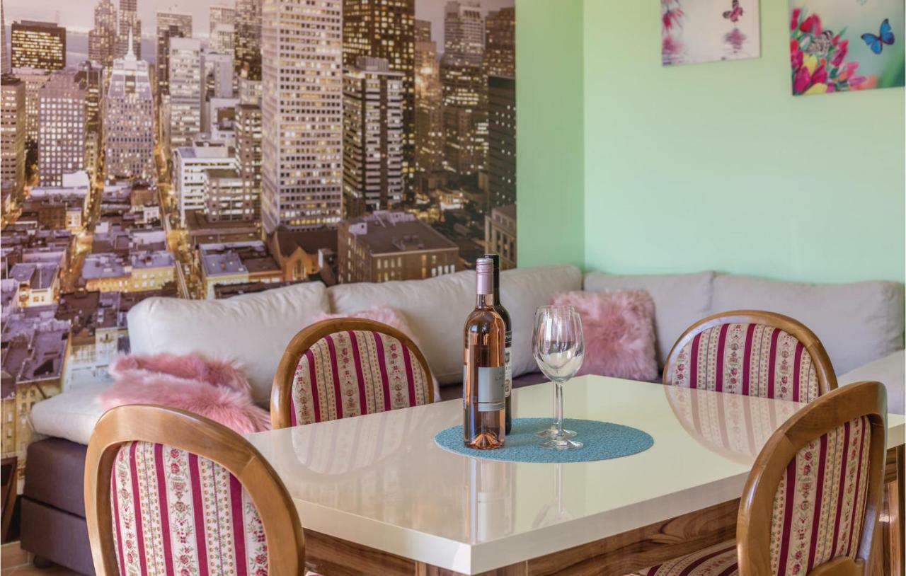2 Bedroom Cozy Apartment In Makarská Exteriér fotografie
