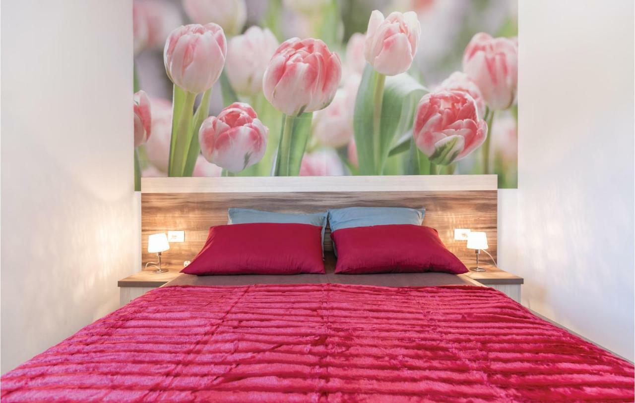 2 Bedroom Cozy Apartment In Makarská Exteriér fotografie