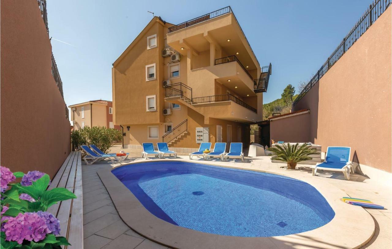 2 Bedroom Cozy Apartment In Makarská Exteriér fotografie
