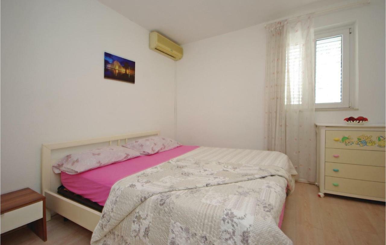 2 Bedroom Cozy Apartment In Makarská Exteriér fotografie