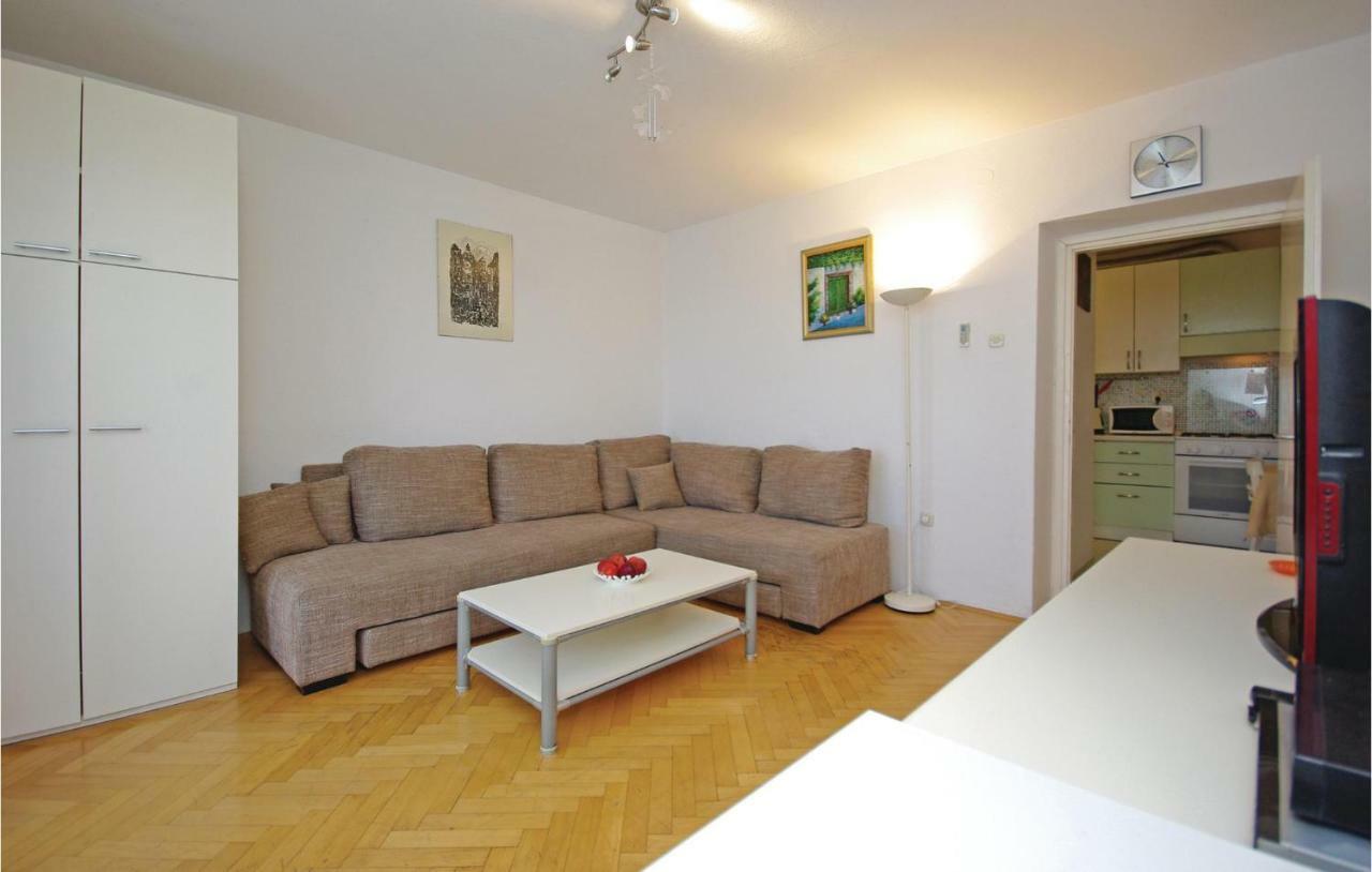 2 Bedroom Cozy Apartment In Makarská Exteriér fotografie