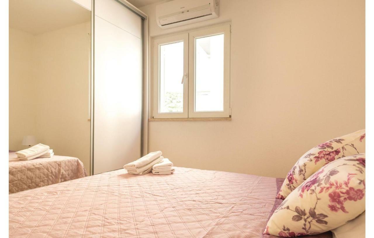 2 Bedroom Cozy Apartment In Makarská Exteriér fotografie